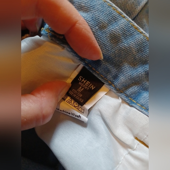 🍒 Shein Distressed Tattered Blue Denim Jean Shorts - Picture 6 of 6